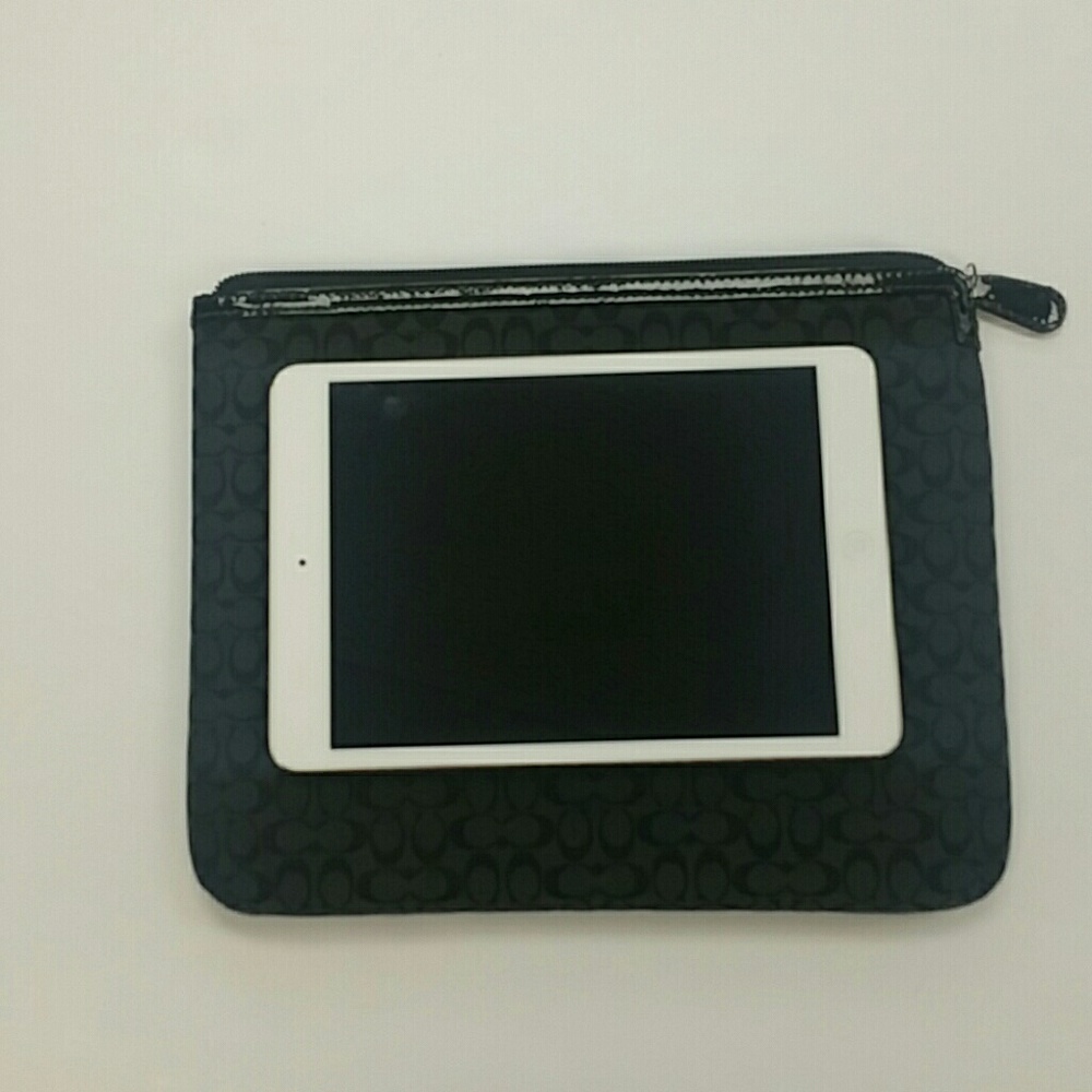 Coach black logo padded tablet case - Picture 7 of 7